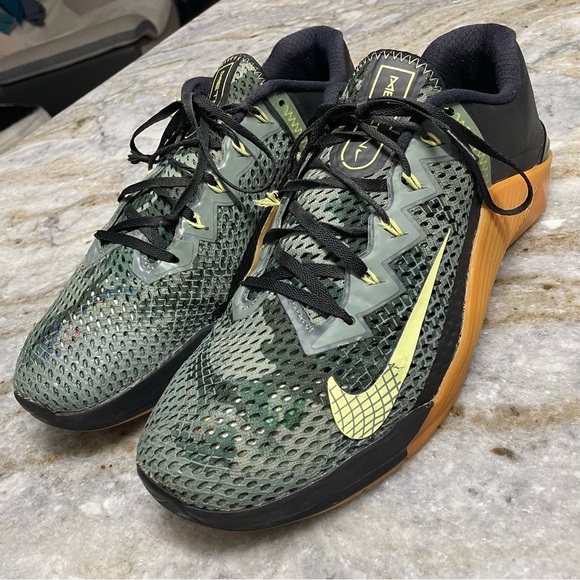 NIKE Metcon 6 Black Gum CK9388-032 Black/Limelight/Gum Medium Brown/Limelight - Picture 3 of 15